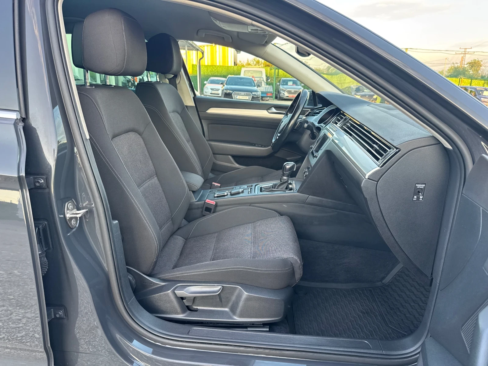 VW Passat Full LED, Nardo grey, Автомат, Нави, 150к.с, снимка 13 - Автомобили и джипове - 55042952