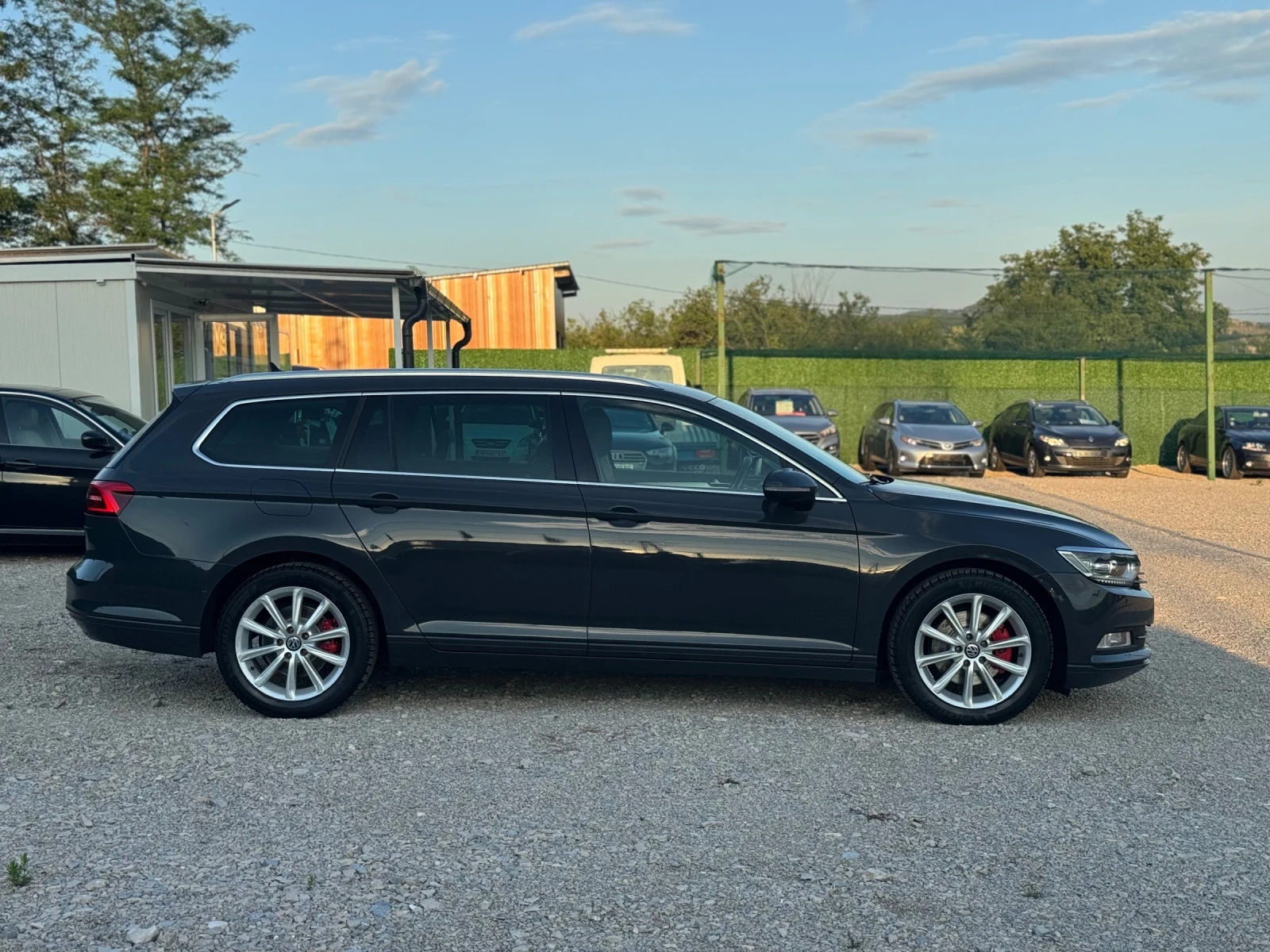 VW Passat Full LED, Nardo grey, Автомат, Нави, 150к.с, снимка 2 - Автомобили и джипове - 55042952