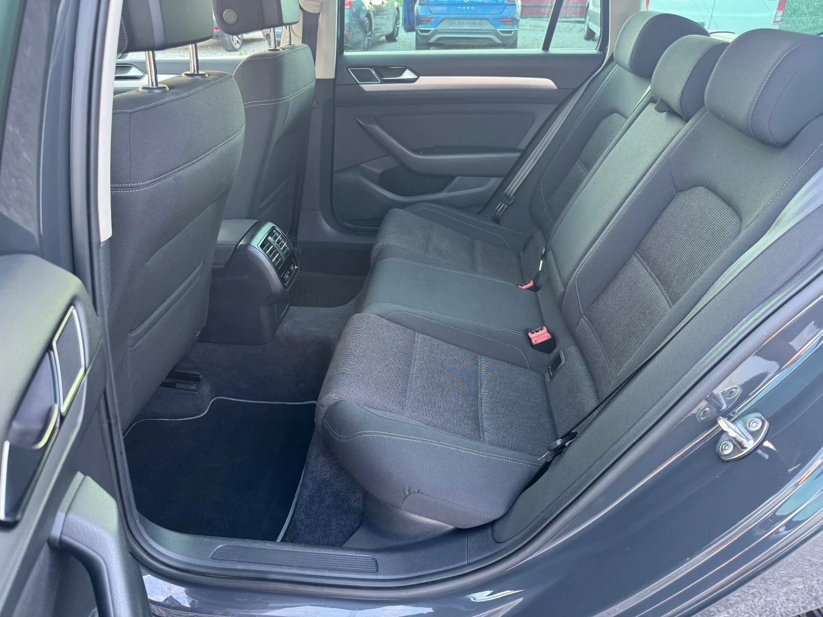 VW Passat Full LED, Nardo grey, Автомат, Нави, 150к.с, снимка 11 - Автомобили и джипове - 55042952