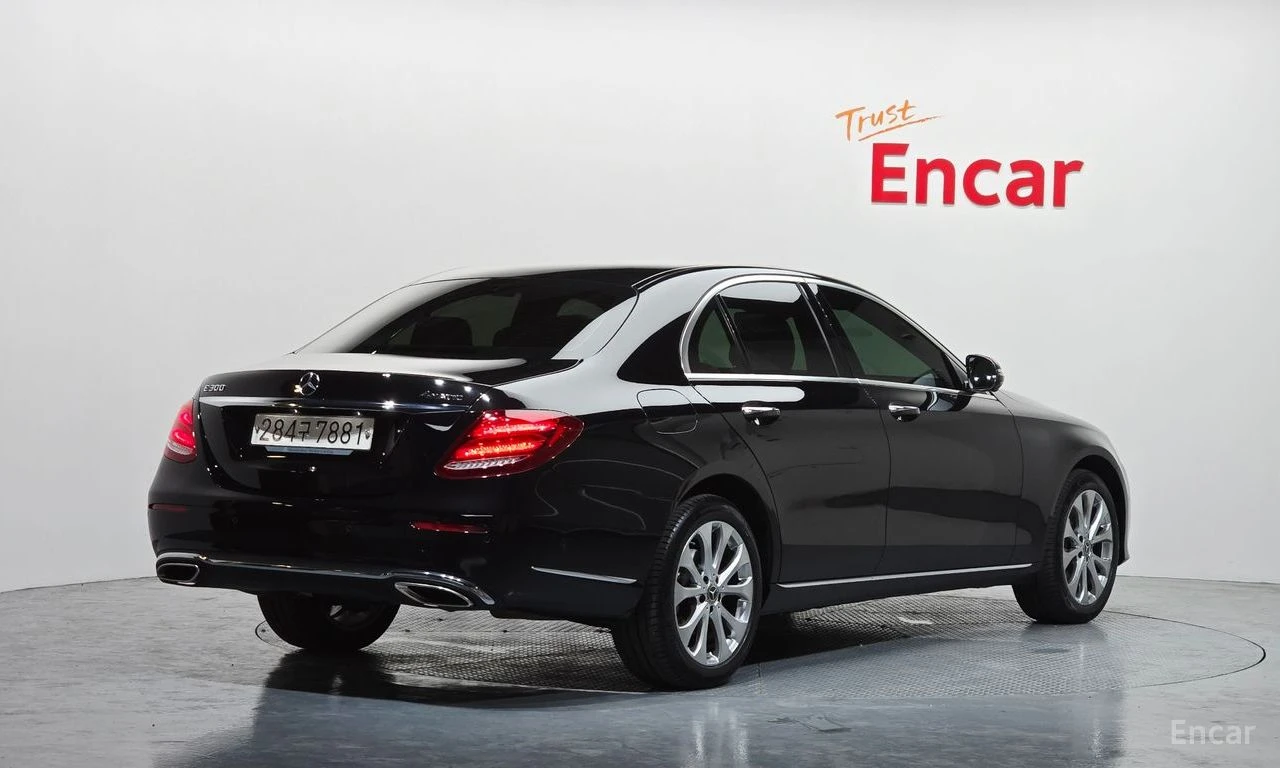 Mercedes-Benz E 300 ОБДУХВАНЕ * BURMESTER * HEAD-UP * ФИКСИРАНА ЦЕНА, снимка 3 - Автомобили и джипове - 55155274