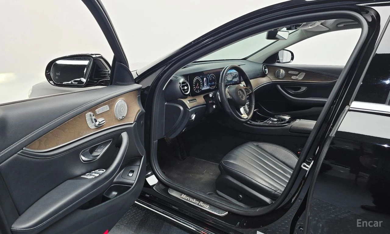 Mercedes-Benz E 300 ОБДУХВАНЕ * BURMESTER * HEAD-UP * ФИКСИРАНА ЦЕНА, снимка 12 - Автомобили и джипове - 55155274