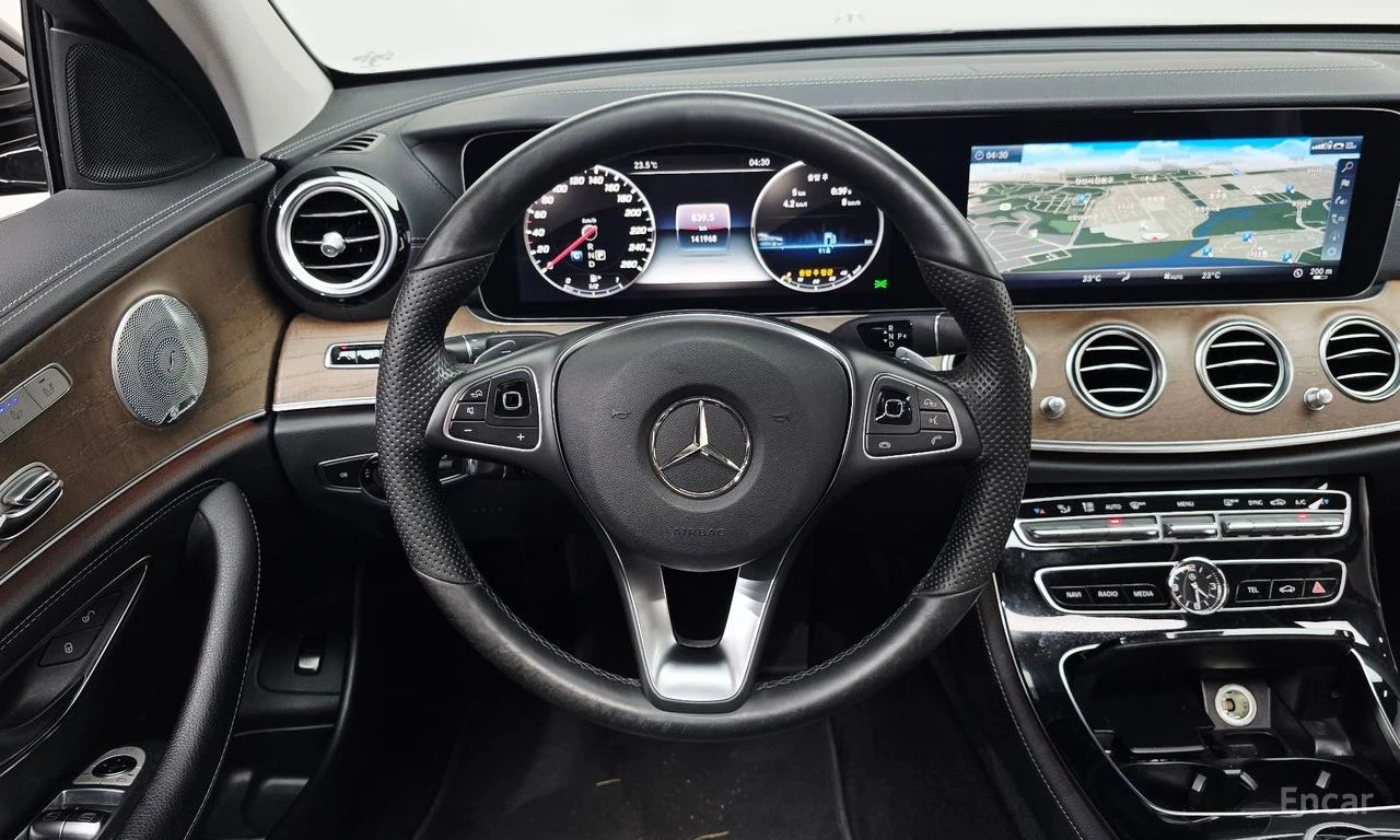 Mercedes-Benz E 300 ОБДУХВАНЕ * BURMESTER * HEAD-UP * ФИКСИРАНА ЦЕНА, снимка 15 - Автомобили и джипове - 55155274