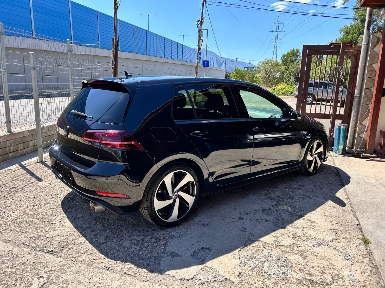 VW Golf GTI Performance 245к.с, снимка 4 - Автомобили и джипове - 55679149