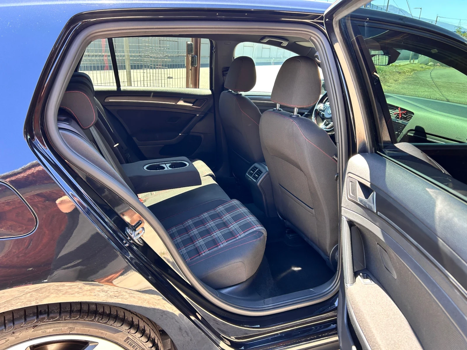VW Golf GTI Performance 245к.с, снимка 16 - Автомобили и джипове - 55679149