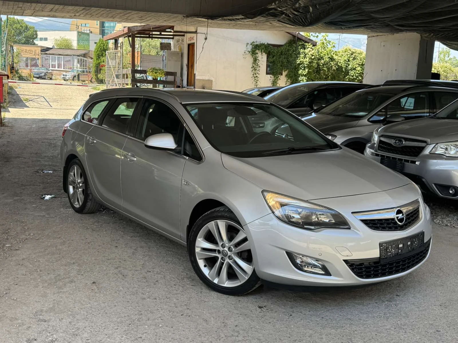 Opel Astra 1.4 benzin 140кс., снимка 2 - Автомобили и джипове - 55685280