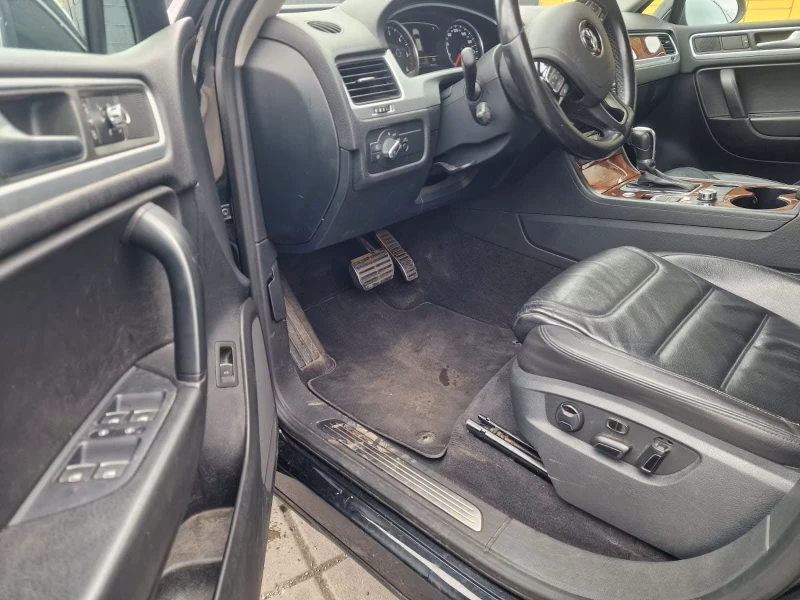 VW Touareg 3.0d, снимка 6 - Автомобили и джипове - 51488854
