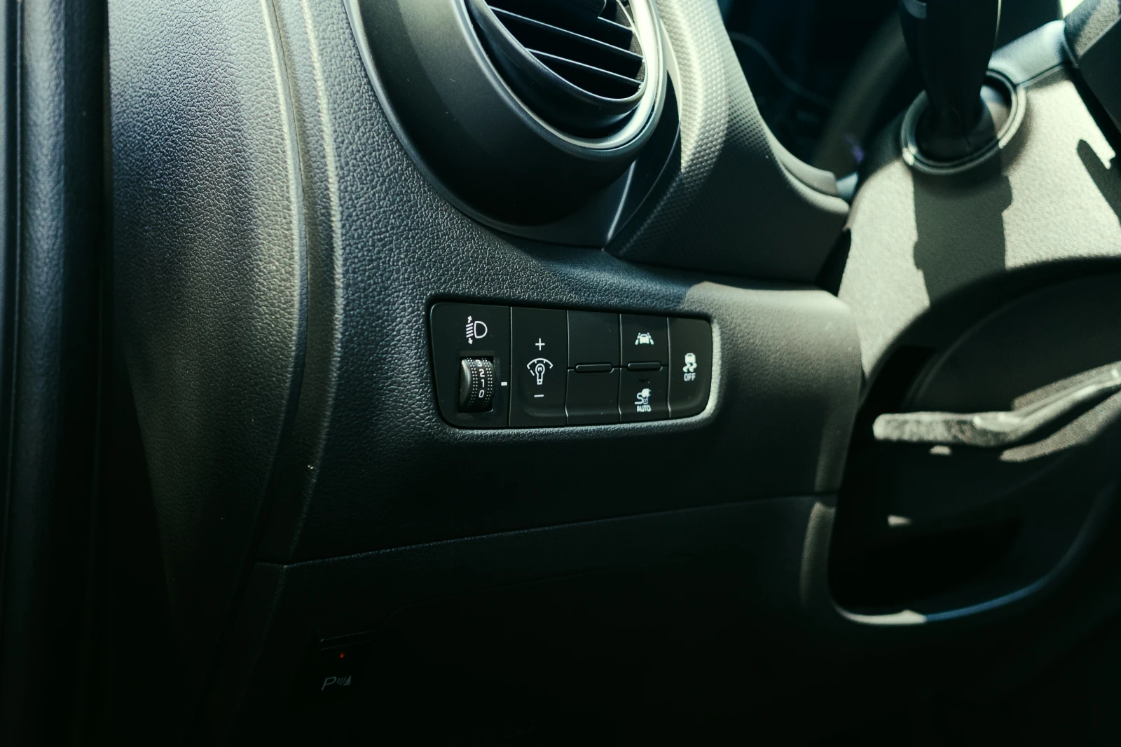 Hyundai Kona 25000  T 64kWh 204  | Mobile.bg   11