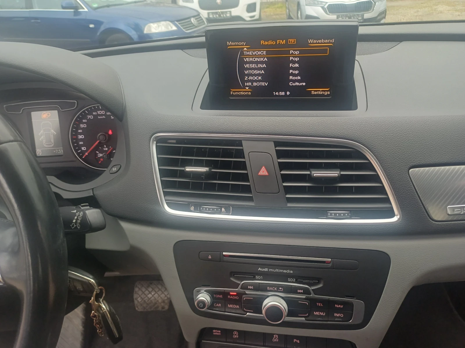 Audi Q3 2.0 TDI S tronic quattro, снимка 14 - Автомобили и джипове - 53963351