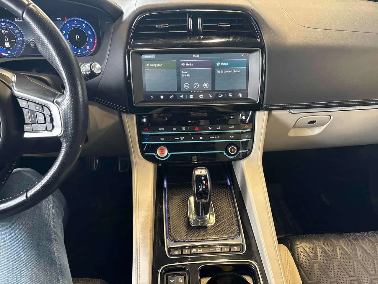 Jaguar F-PACE  SVR 5.0L | DISTRONIC | 360 | HU | PANO | ОБДУХ, снимка 9 - Автомобили и джипове - 54642513