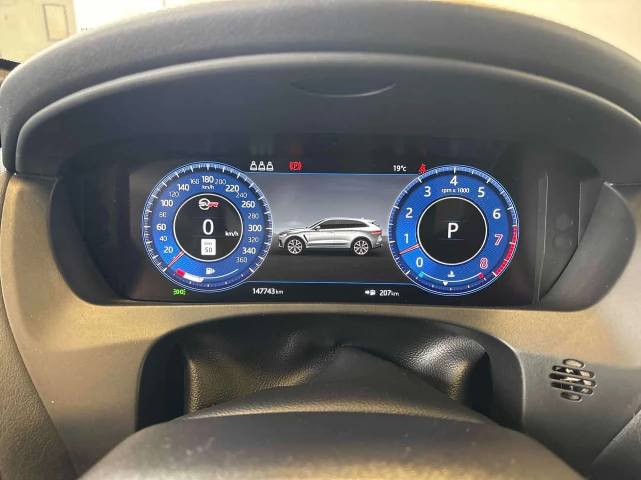 Jaguar F-PACE  SVR 5.0L | DISTRONIC | 360 | HU | PANO | ОБДУХ, снимка 8 - Автомобили и джипове - 54642513