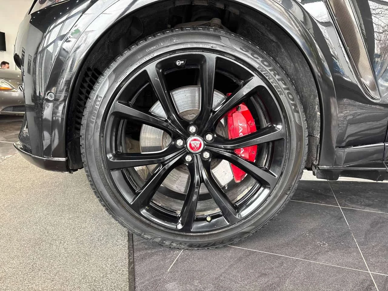 Jaguar F-PACE  SVR 5.0L | DISTRONIC | 360 | HU | PANO | ОБДУХ, снимка 6 - Автомобили и джипове - 54642513