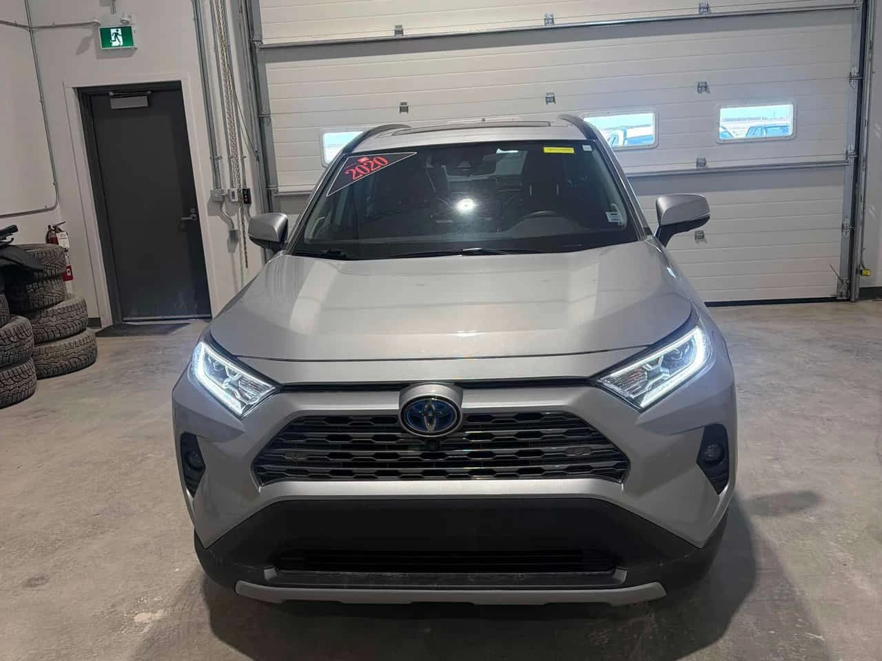 Toyota Rav4 * Hybrid Limited * БЕЗ ЗАБЕЛЕЖКИ * АВТОКРЕДИТ, снимка 2 - Автомобили и джипове - 54680219