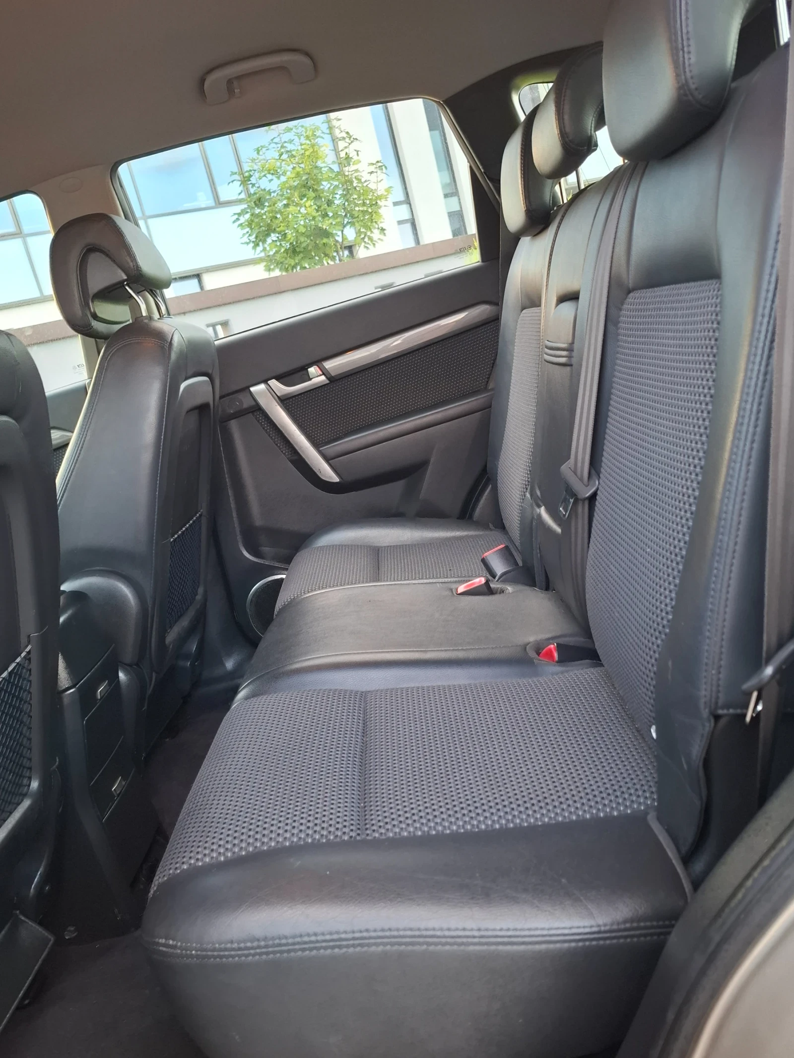 Chevrolet Captiva 2.0CDTI* (150кс)* KOЖА* HOB BHOC* * , снимка 17 - Автомобили и джипове - 55286723