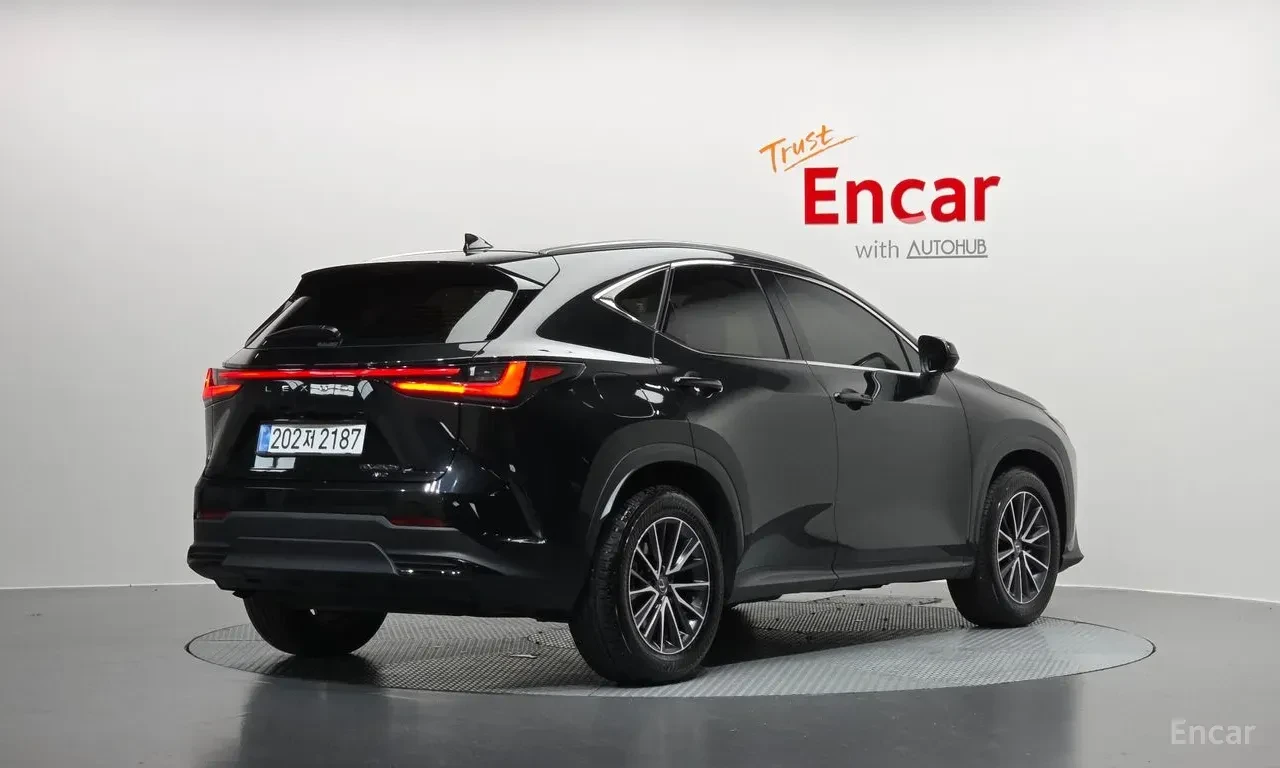 Lexus NX 450 HYBRID* PREMIUM* ОБДУХВАНЕ* ДИСТРОНИК* 360КАМЕРА* , снимка 2 - Автомобили и джипове - 55819182