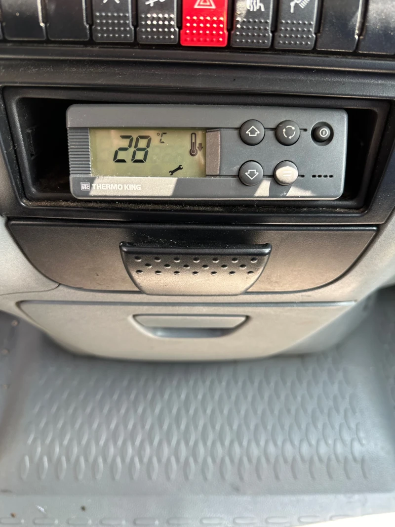 Iveco 35c18 НОВ ВНОС!ХЛАДИЛЕН!, снимка 12 - Бусове и автобуси - 50682936