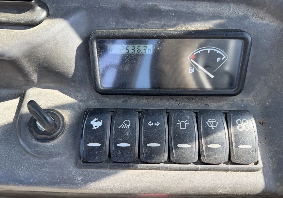 Багер Volvo EC18C, снимка 9 - Индустриална техника - 54569966