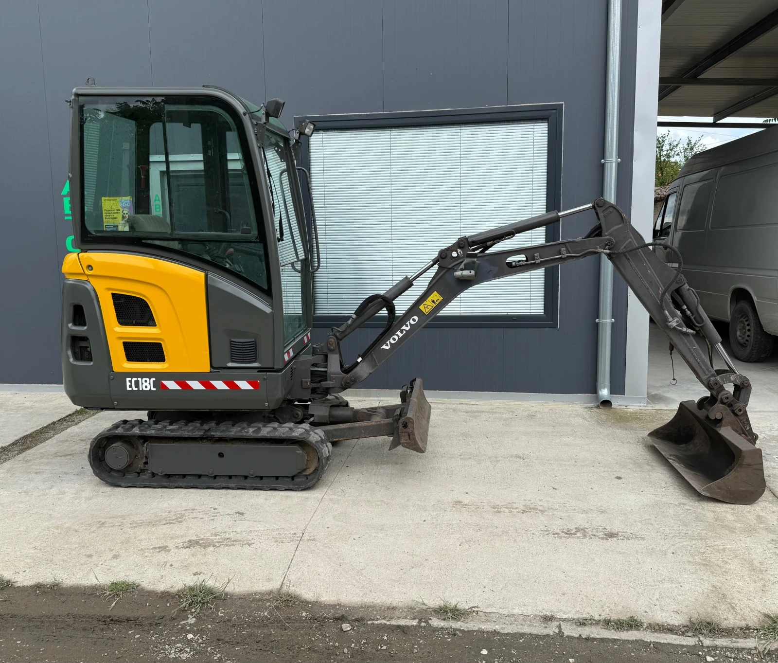 Багер Volvo EC18C
