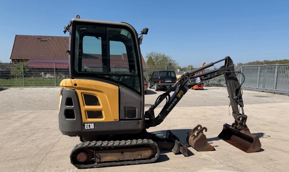 Багер Volvo EC18C, снимка 3 - Индустриална техника - 54569966