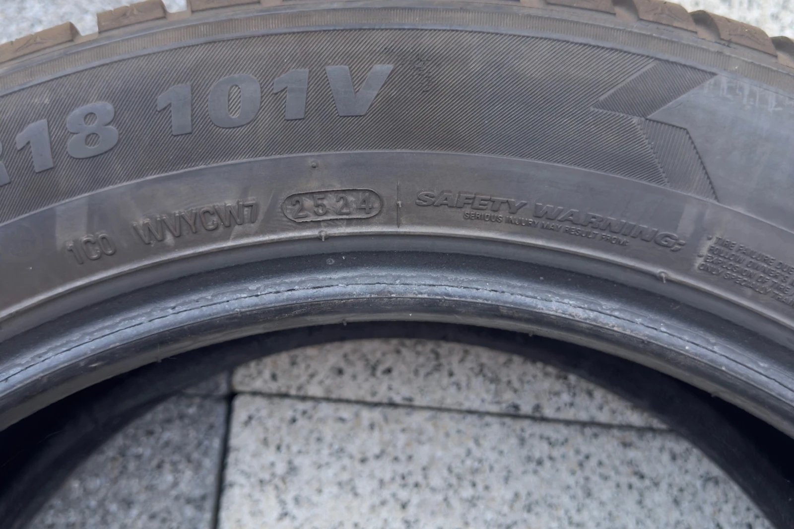 Гуми Зимни 235/50R18, снимка 7 - Гуми и джанти - 56086203