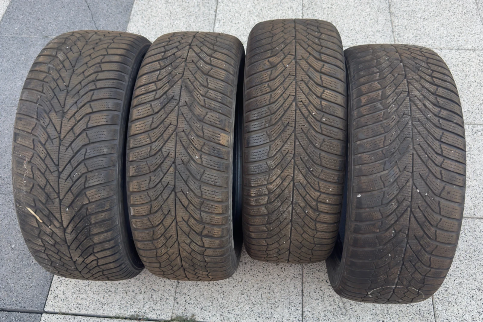 Гуми Зимни 235/50R18