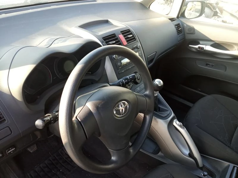 Toyota Auris 1.3VVTI tip 1NR, снимка 9 - Автомобили и джипове - 30776123