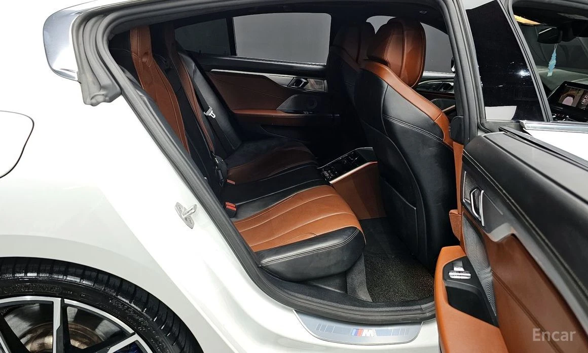 BMW 840 xDrive M Pack* BOWERS & WILKINS* HEAD-UP* 360 CAM*, снимка 15 - Автомобили и джипове - 53904010