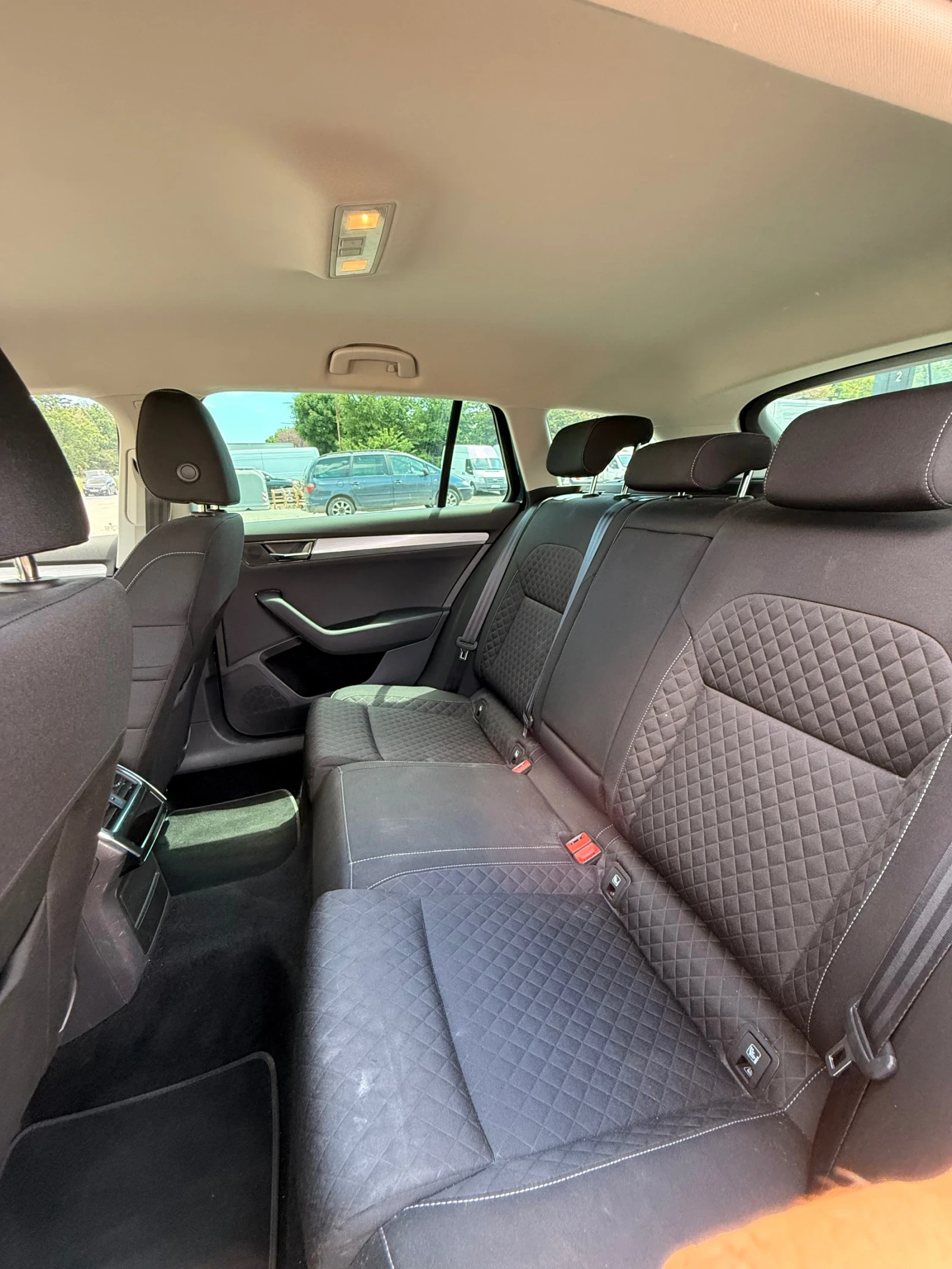Skoda Superb 2.0 / 150 конски сили / дизел, снимка 12 - Автомобили и джипове - 54610935
