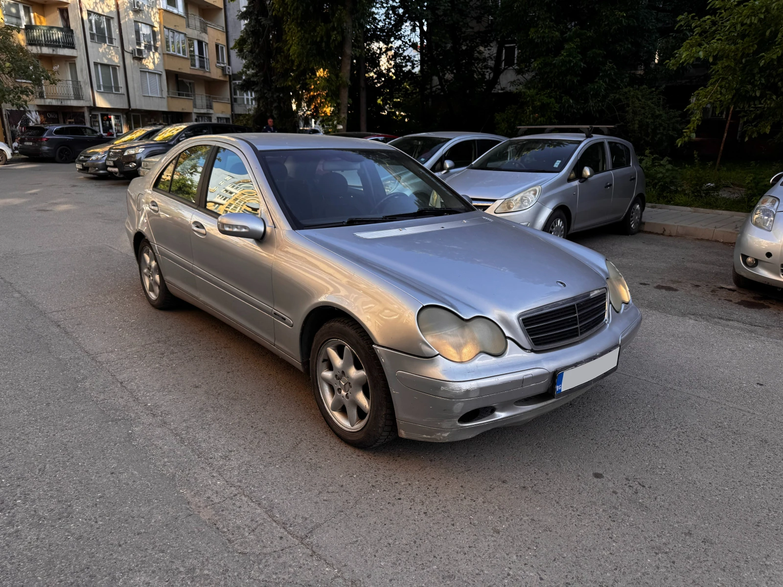 Mercedes-Benz C 220, снимка 4 - Автомобили и джипове - 54722222