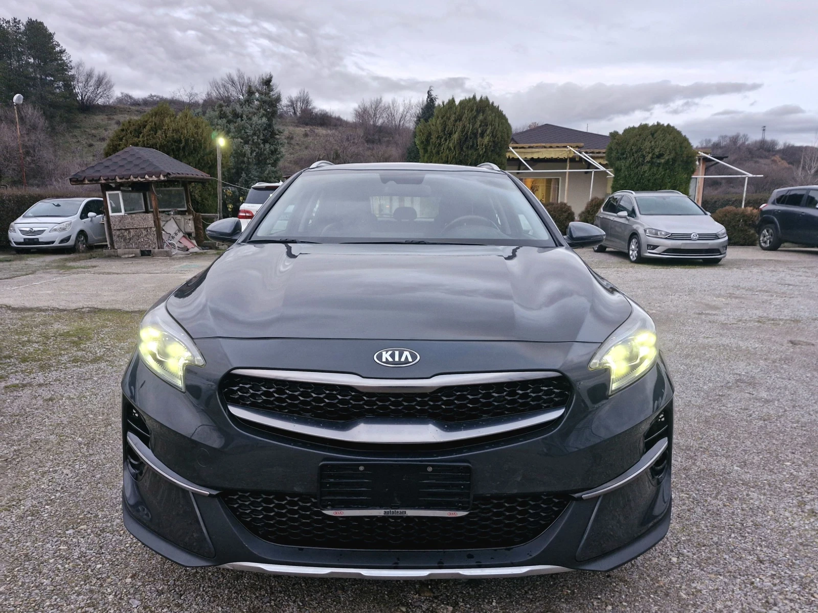 Kia XCeed 1.6 дизел, снимка 3 - Автомобили и джипове - 54877317