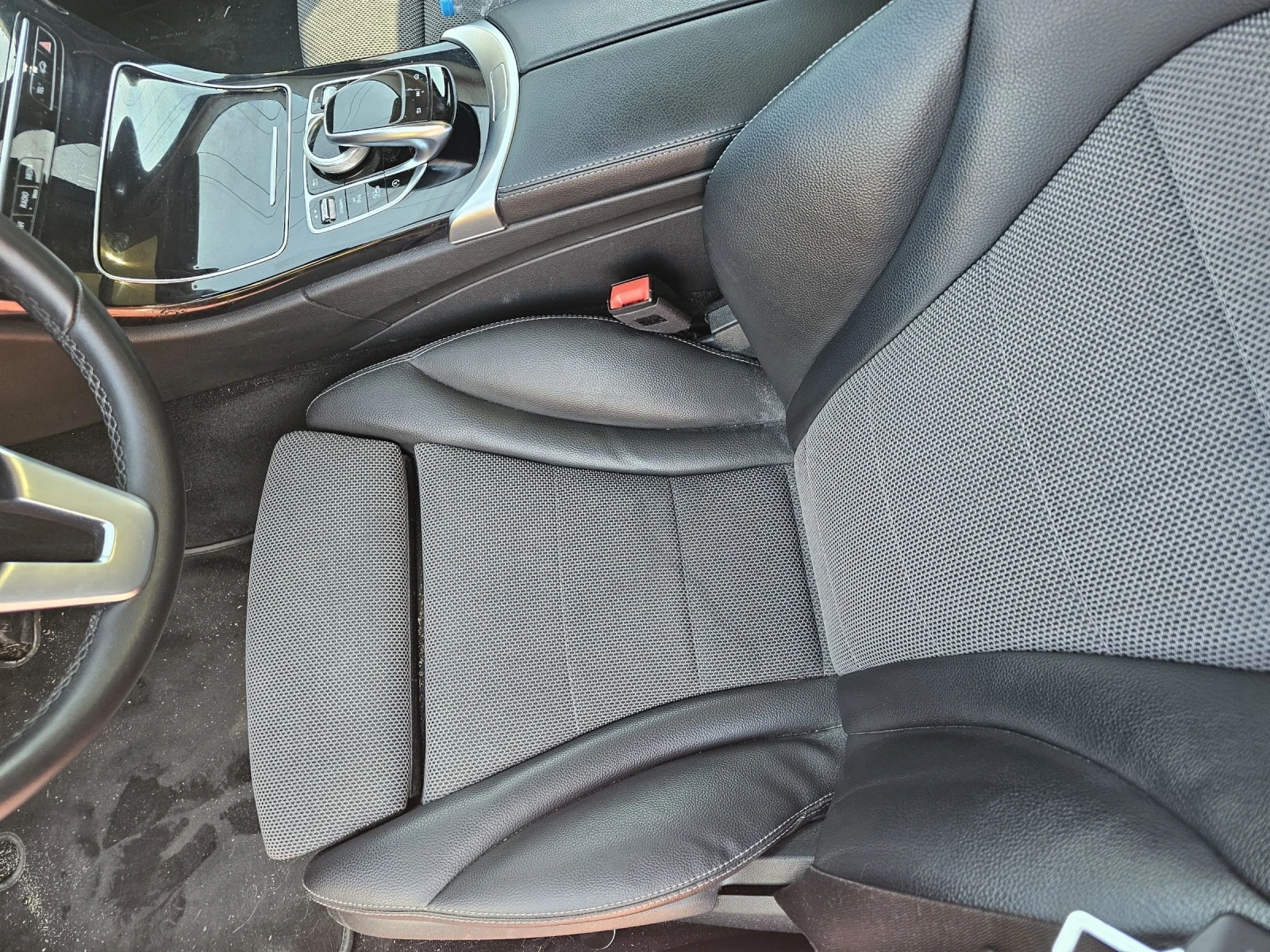 Mercedes-Benz C 220 C220 AMG-line 4Matic, снимка 11 - Автомобили и джипове - 54990516