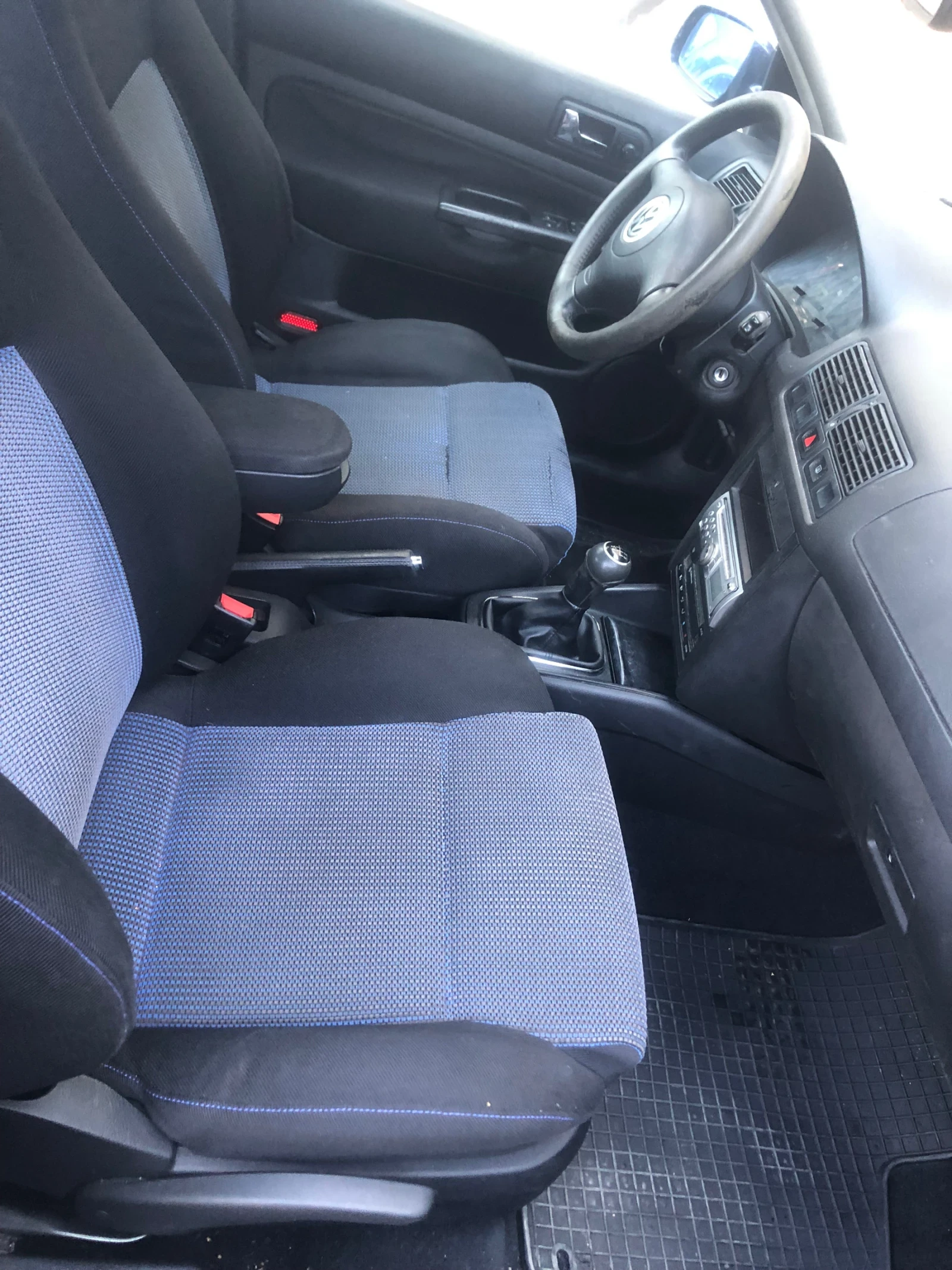VW Golf 1.8, снимка 8 - Автомобили и джипове - 55753397