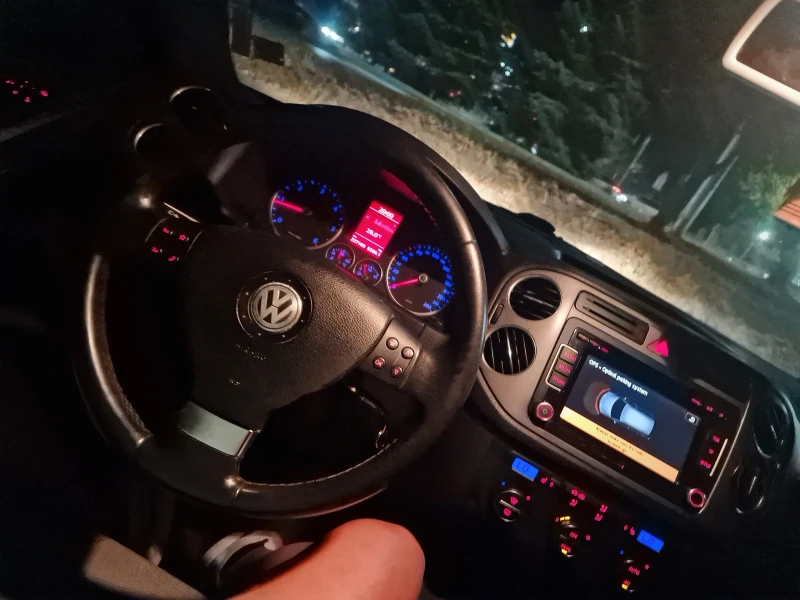 VW Tiguan 2.0 tdi 140kc 4 motion, снимка 16 - Автомобили и джипове - 48949986