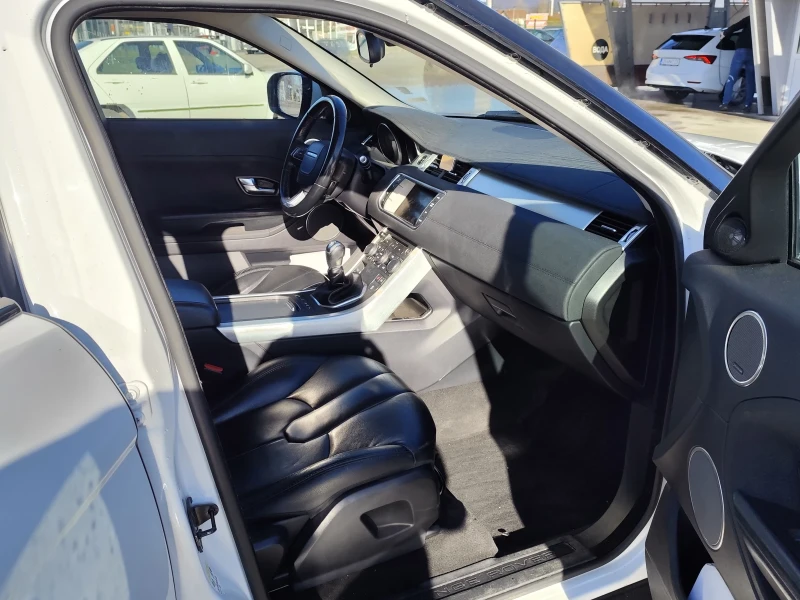 Land Rover Range Rover Evoque 2.2 D, снимка 12 - Автомобили и джипове - 53110405