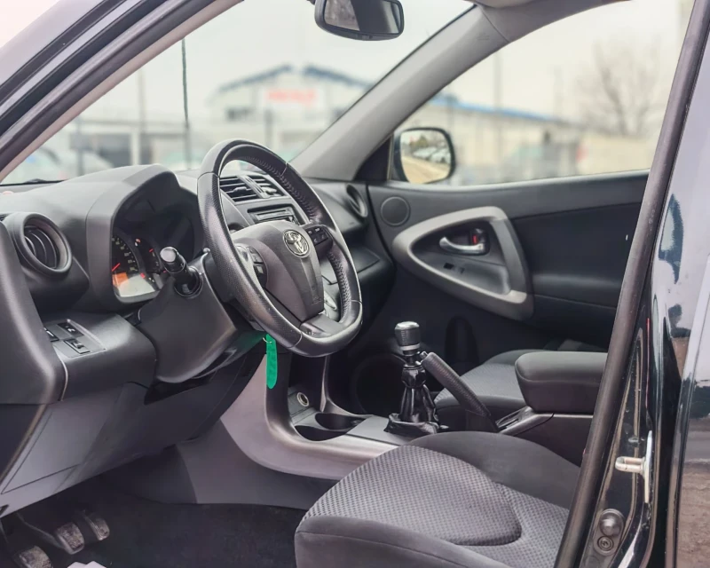 Toyota Rav4 2.2 150 К.С. ДИЗЕЛ!156 000 КМ!D4D!4X4! , снимка 8 - Автомобили и джипове - 53181269