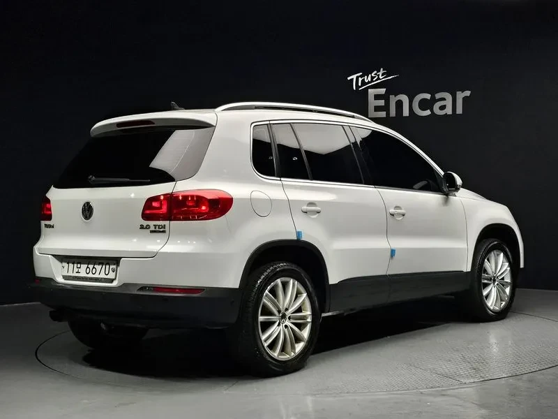 VW Tiguan 2.0 TDI, снимка 2 - Автомобили и джипове - 54302831