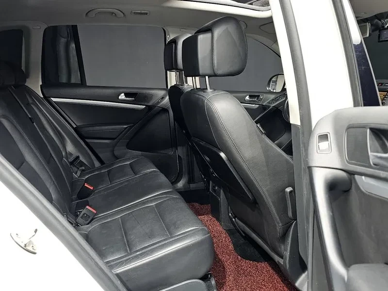 VW Tiguan 2.0 TDI, снимка 12 - Автомобили и джипове - 54302831