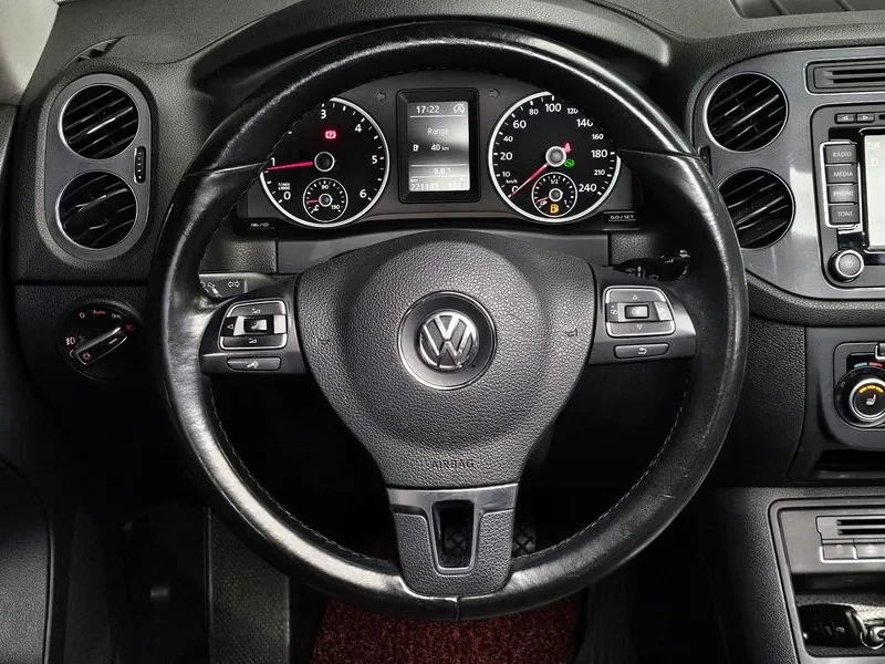 VW Tiguan 2.0 TDI, снимка 15 - Автомобили и джипове - 54302831