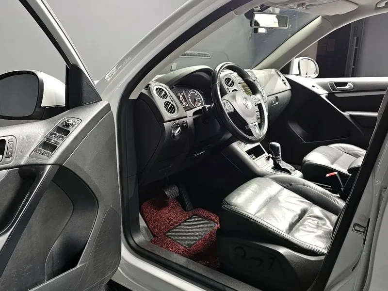 VW Tiguan 2.0 TDI, снимка 10 - Автомобили и джипове - 54302831