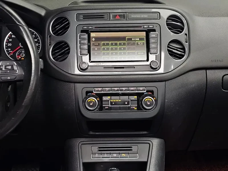 VW Tiguan 2.0 TDI, снимка 16 - Автомобили и джипове - 54302831