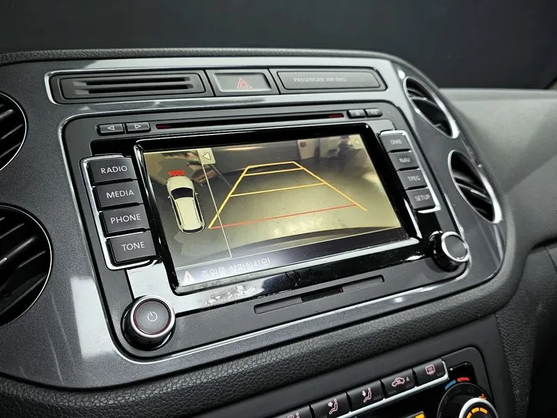 VW Tiguan 2.0 TDI, снимка 17 - Автомобили и джипове - 54302831