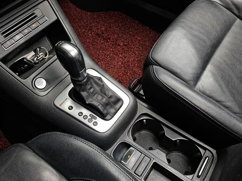 VW Tiguan 2.0 TDI, снимка 9 - Автомобили и джипове - 54302831