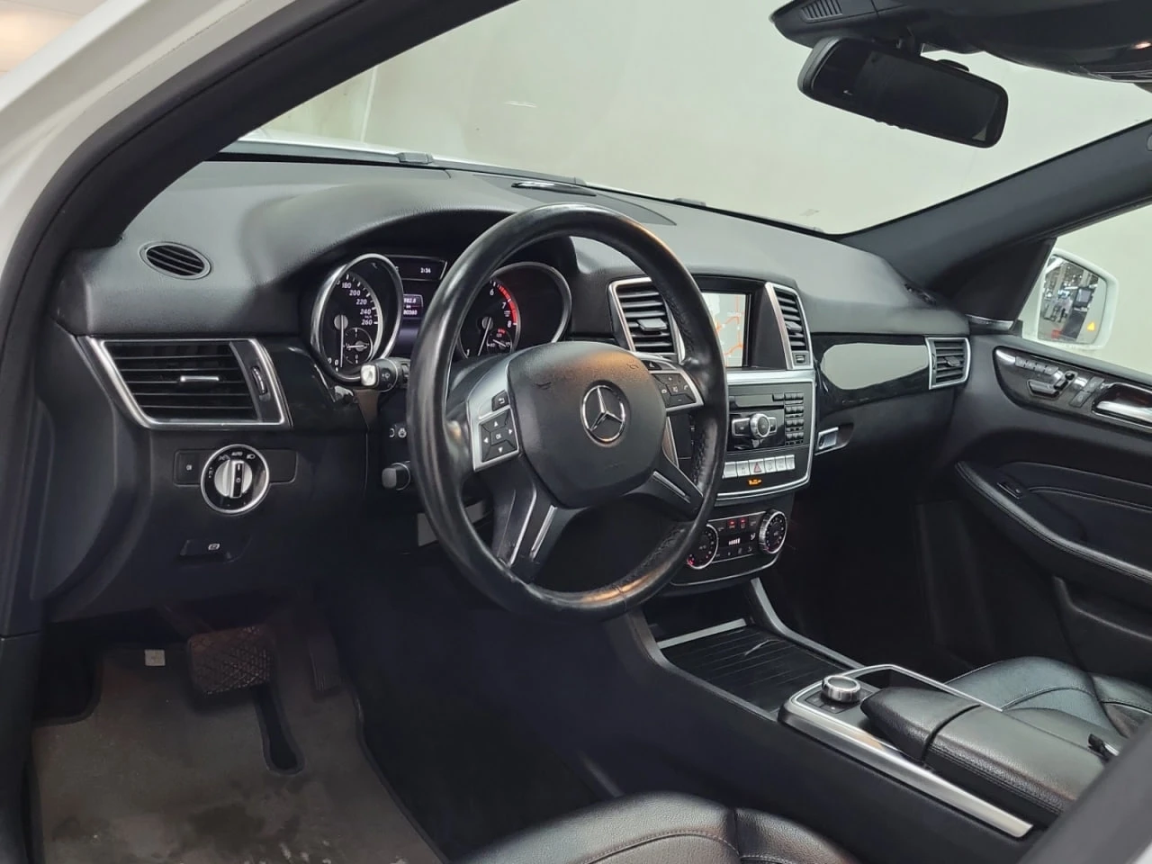 Mercedes-Benz ML 350 * АВТО КРЕДИТ* ЦЕНА ДО БГ * СЕРВИЗНА ИСТОРИЯ *  - изображение 9