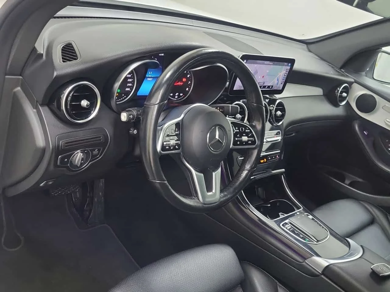 Mercedes-Benz GLC 300 * CARFAX * ПАНОРАМА * KEYLESS * 2 КЛЮЧА - изображение 2