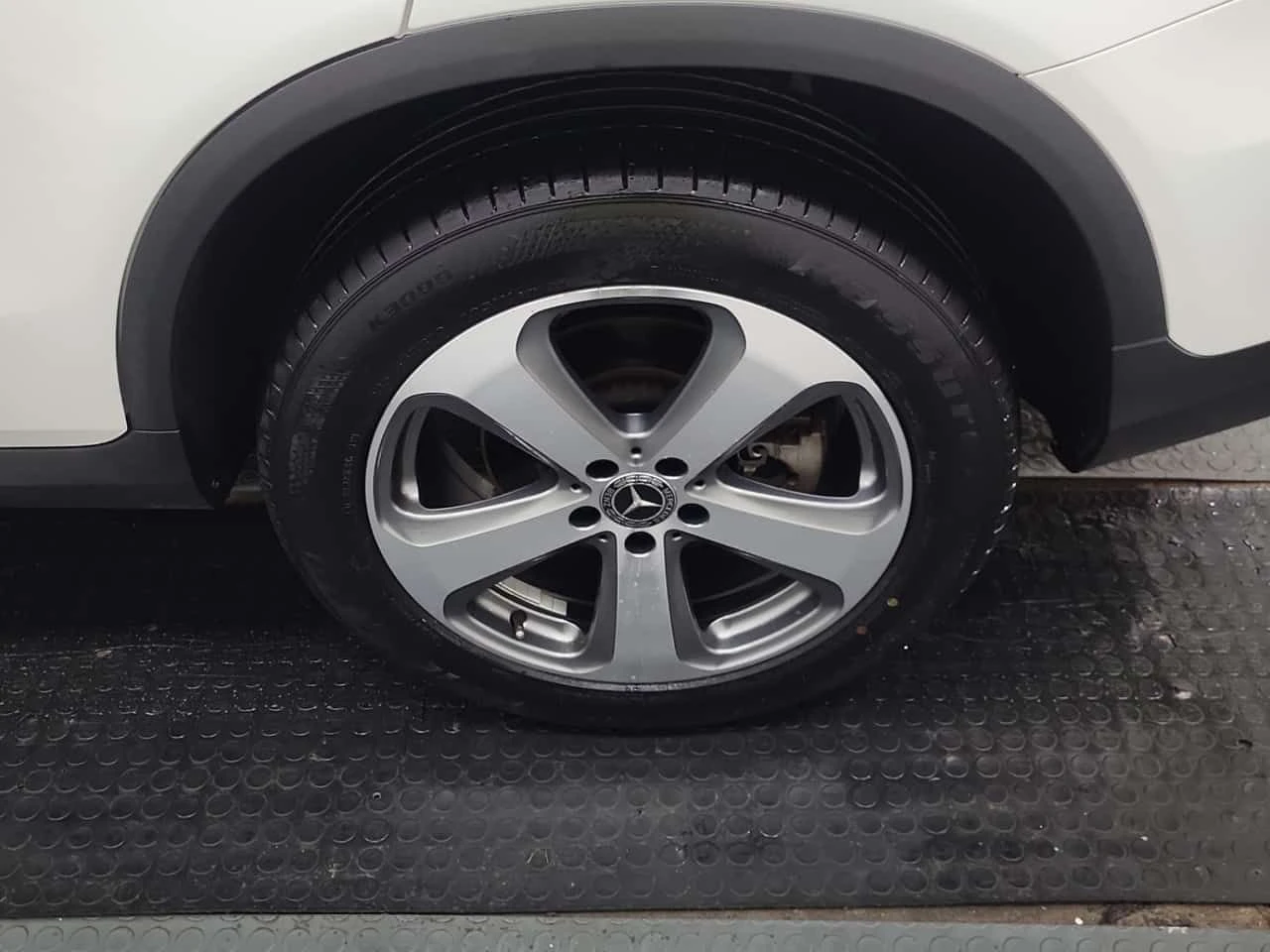 Mercedes-Benz GLC 300 * CARFAX * ПАНОРАМА * KEYLESS * 2 КЛЮЧА, снимка 13 - Автомобили и джипове - 53746606