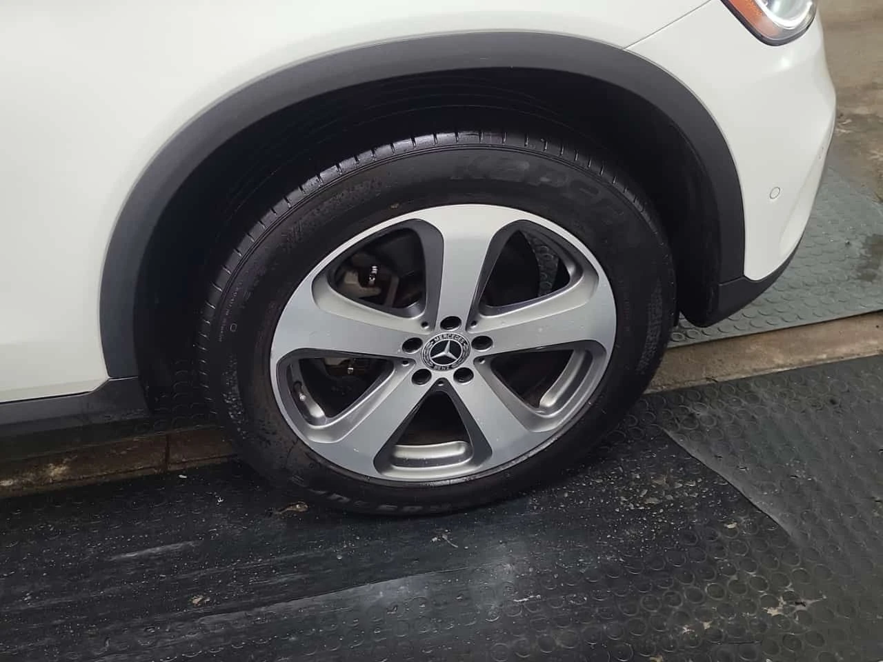 Mercedes-Benz GLC 300 * CARFAX * ПАНОРАМА * KEYLESS * 2 КЛЮЧА - изображение 7