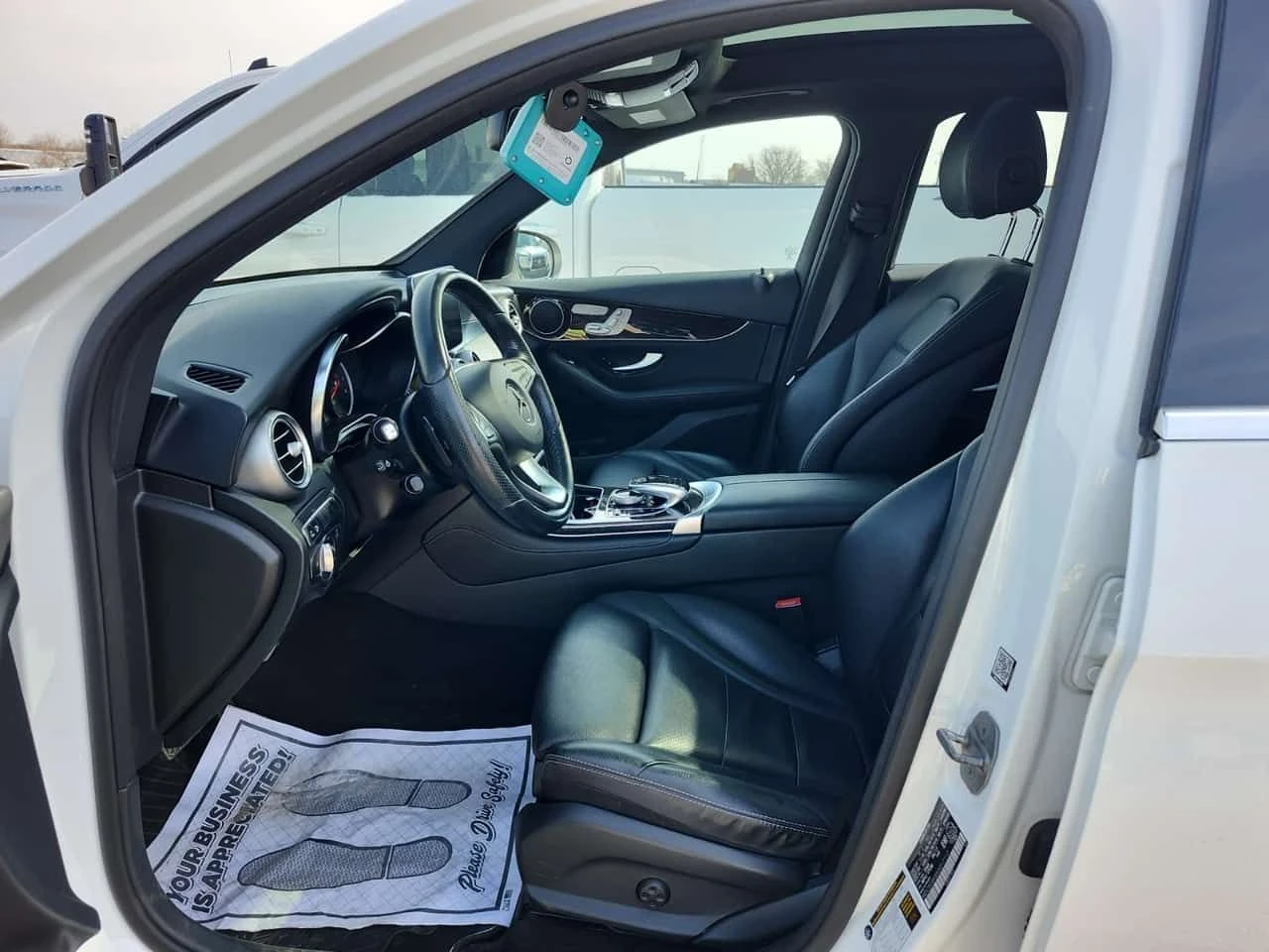 Mercedes-Benz GLC 300 /ПАНОРАМА/ПОДГРЕВИ/ДВА КЛЮЧА , снимка 6 - Автомобили и джипове - 54154603