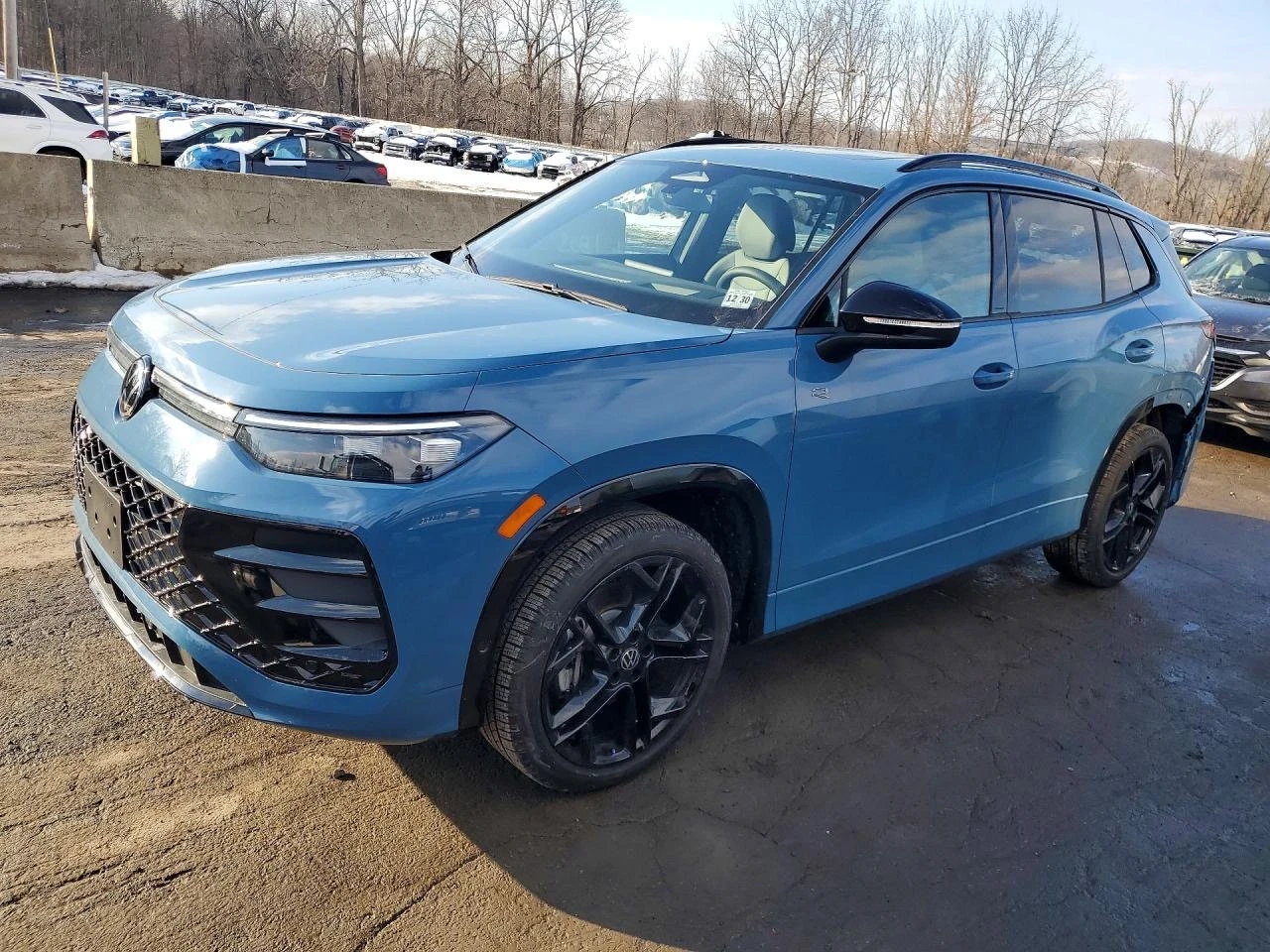 VW Tiguan SE R-LINE BLACK