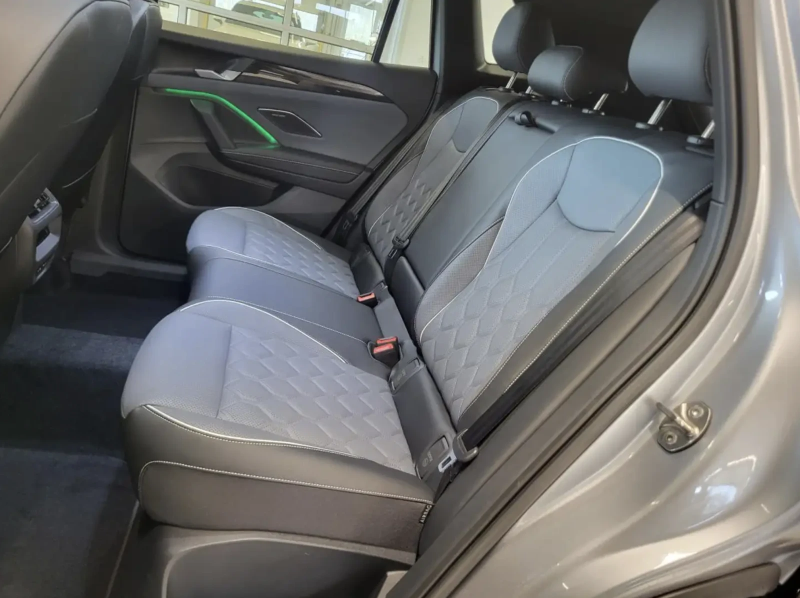 VW Tiguan 2025 Volkswagen Tiguan Highline R-Line, снимка 9 - Автомобили и джипове - 54779327