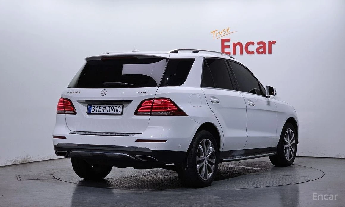 Mercedes-Benz GLE 250, снимка 2 - Автомобили и джипове - 55056424