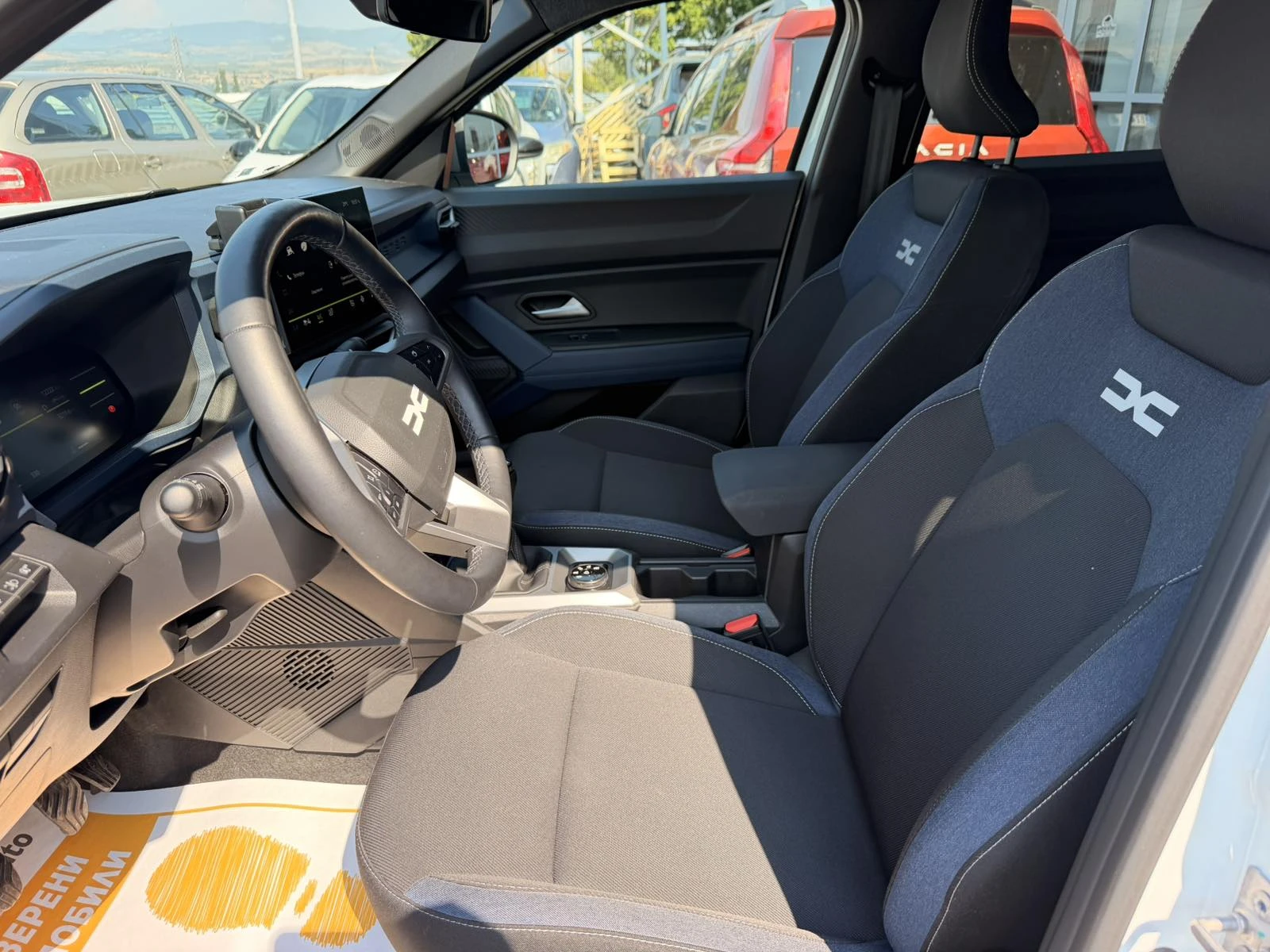 Dacia Duster 1.2 ТCe / 130 к.с. / 4х4, снимка 14 - Автомобили и джипове - 55587741